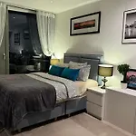 Luxury City And River View Apartment
